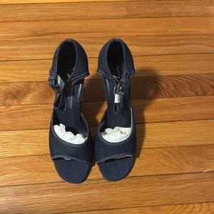 Newport News Blue Denim Wide Heel Open Front 8M Brand New In Box